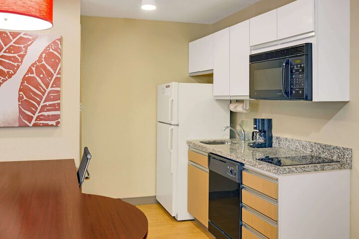 Room 16 of 38