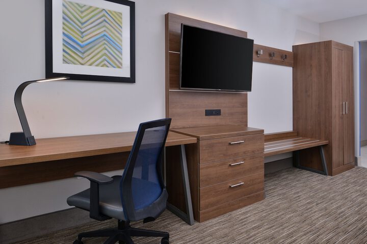 Holiday Inn Express & Suites Marshalltown by IHG