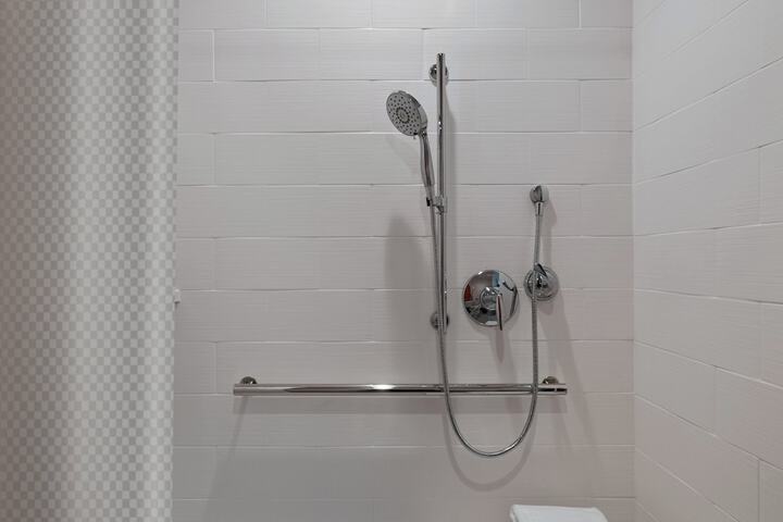 Room 18 of 28