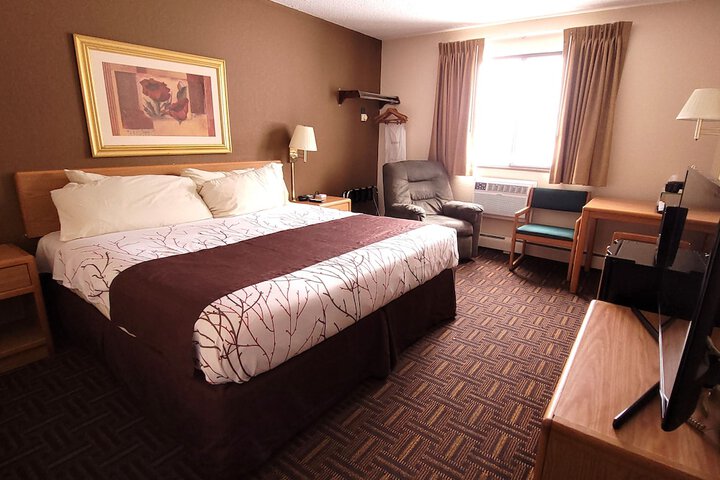 Room 4 of 9