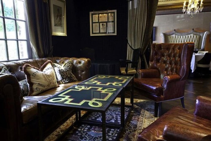 Lounge 53 of 61
