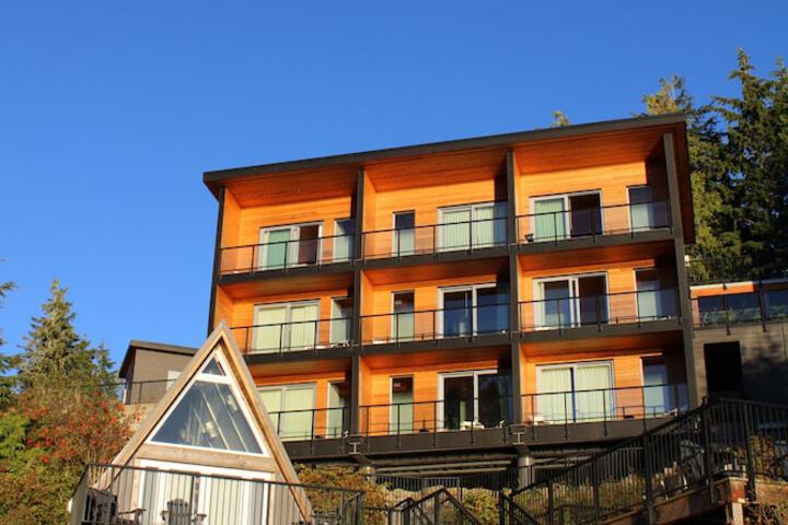 Duffin Cove Oceanfront Lodging