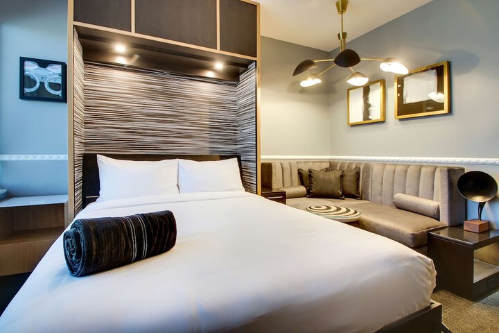 The Rose Chicago Tapestry Collection by Hilton