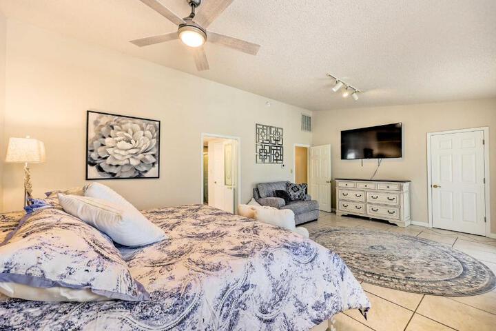 Private Pool: Lakefront Home in Hot Springs!