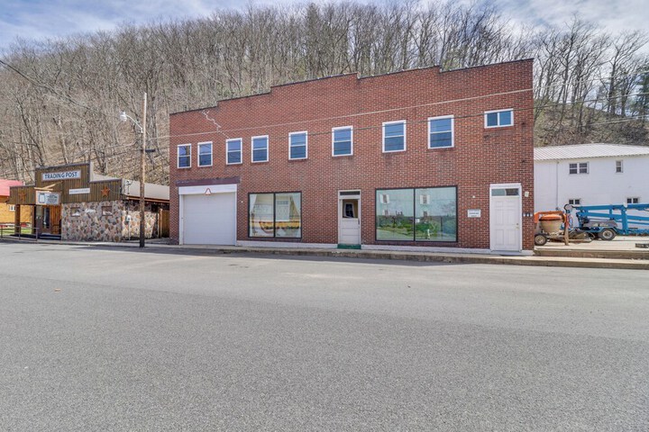 Marlinton Vacation Rental on Riverfront Trail!