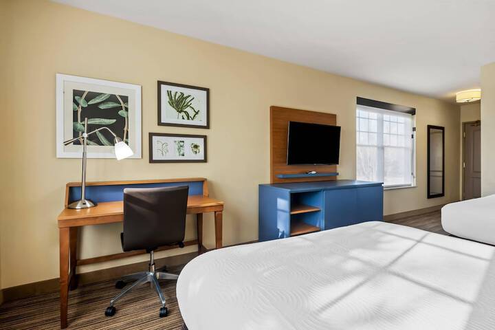 Country Inn & Suites by Radisson RED Wing, MN