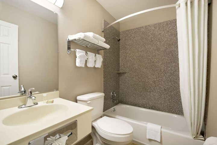 Room 15 of 19