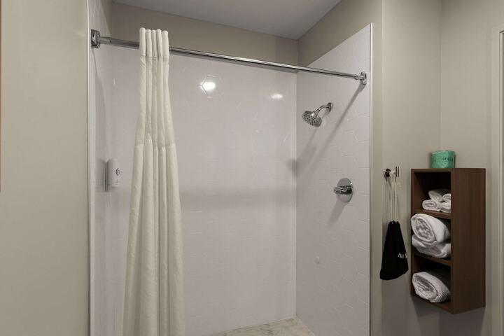 Room 27 of 34