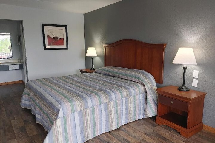 Room 18 of 25