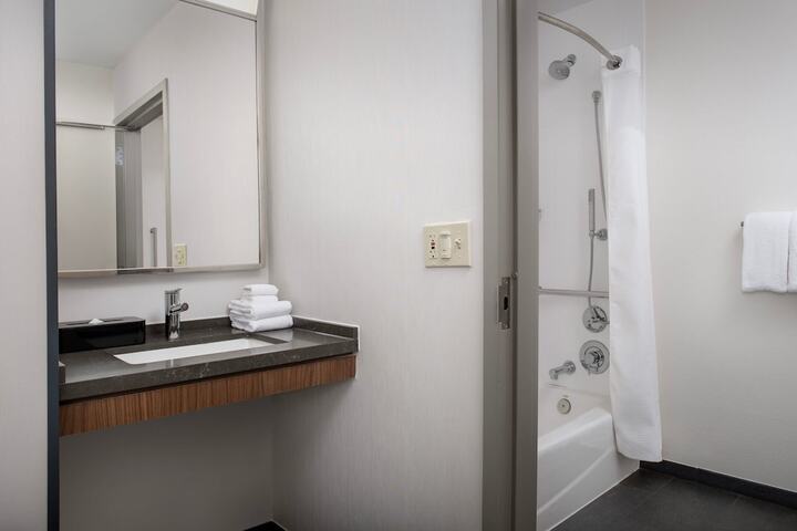 Room 14 of 40