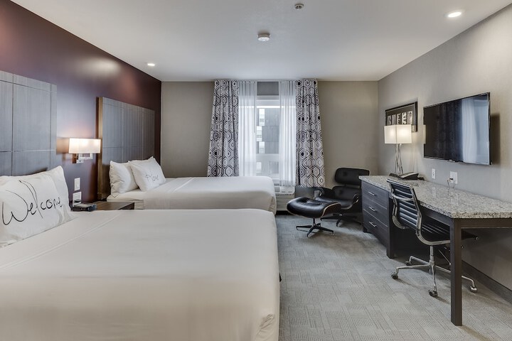 Room 53 of 76