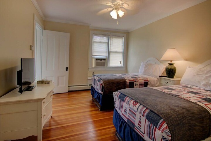 Aspinquid Resort