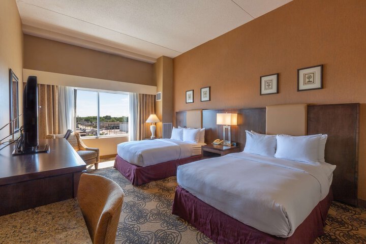 DoubleTree by Hilton Bay City - Riverfront
