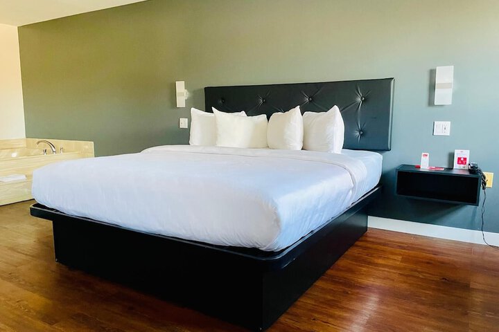 Econo Lodge Montreal-Brossard