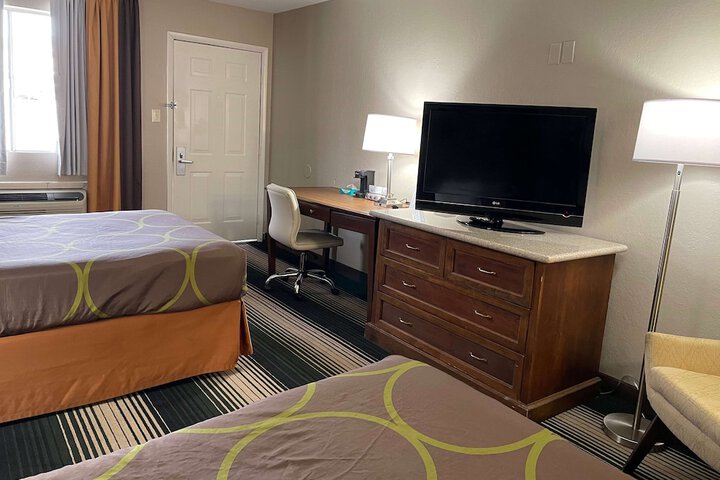 Room 37 of 62