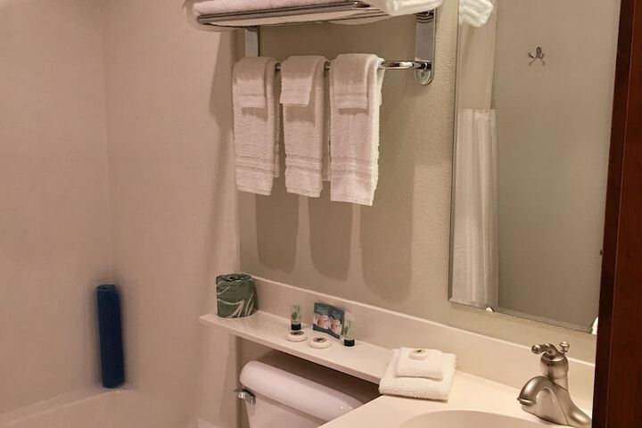 Room 32 of 38