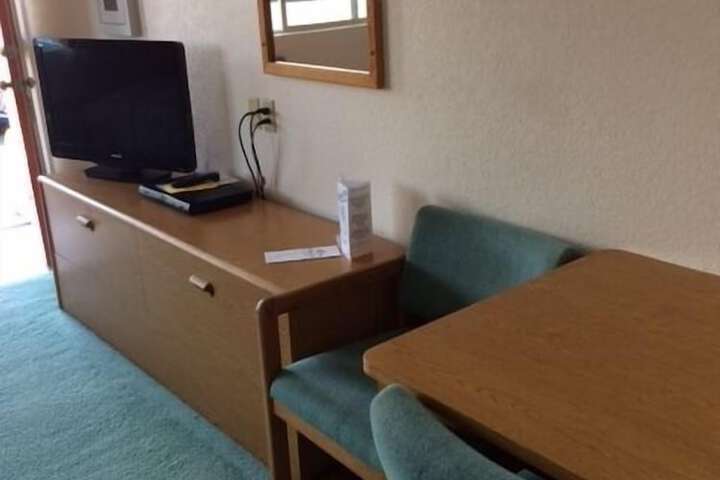 Room 11 of 13