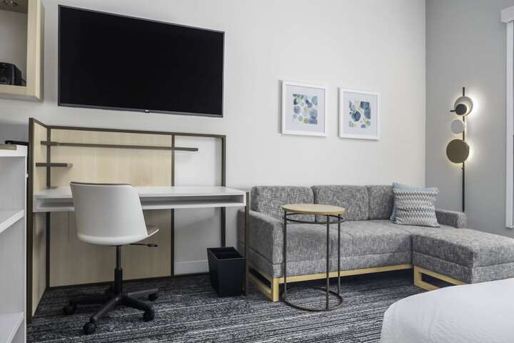 Room 11 of 27