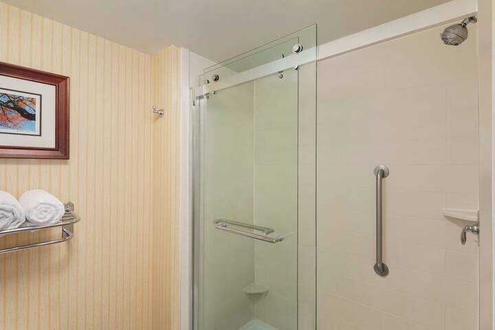 Room 32 of 40
