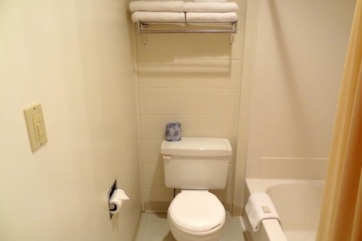 Room 2 of 23
