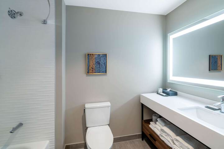 Room 14 of 33