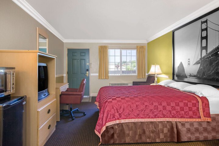 Room 5 of 17
