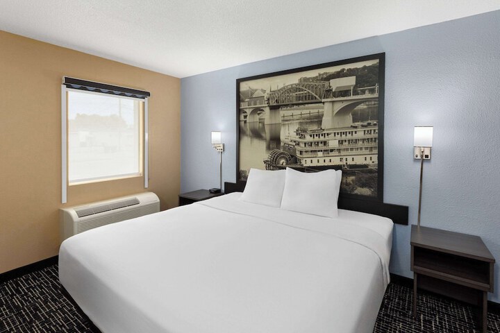 Room 32 of 58