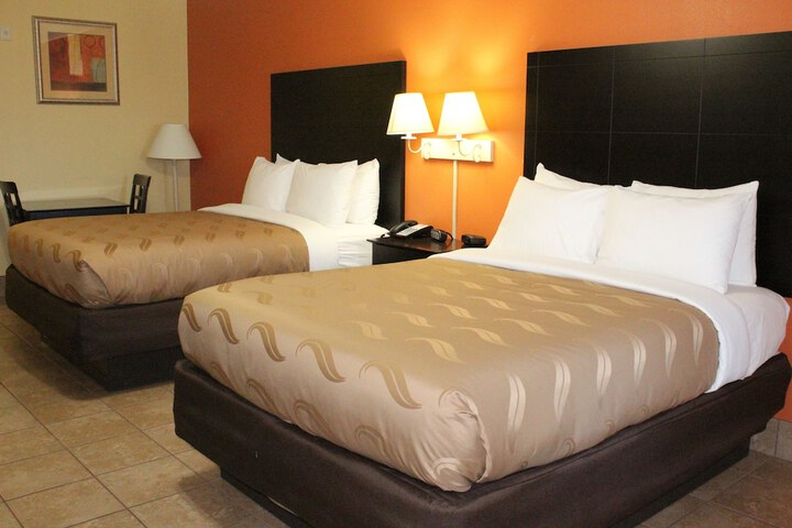 Quality Inn & Suites at the Outlets Mercedes / Weslaco