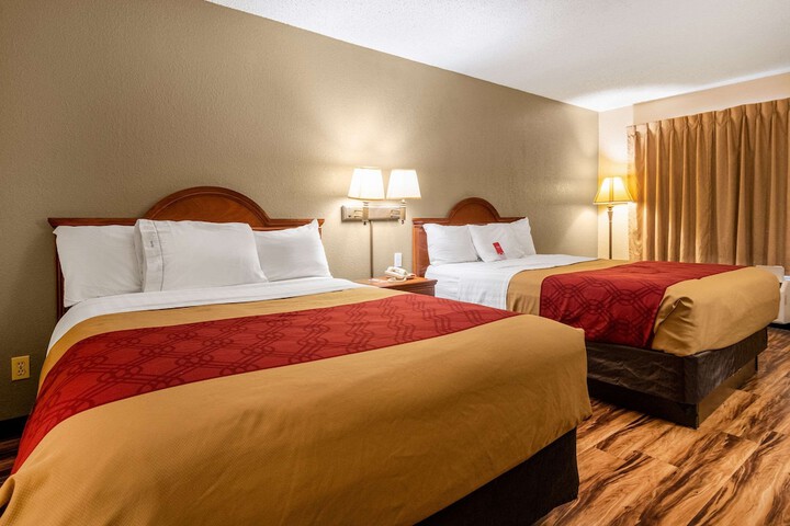 Econo Lodge Hillsboro I-35