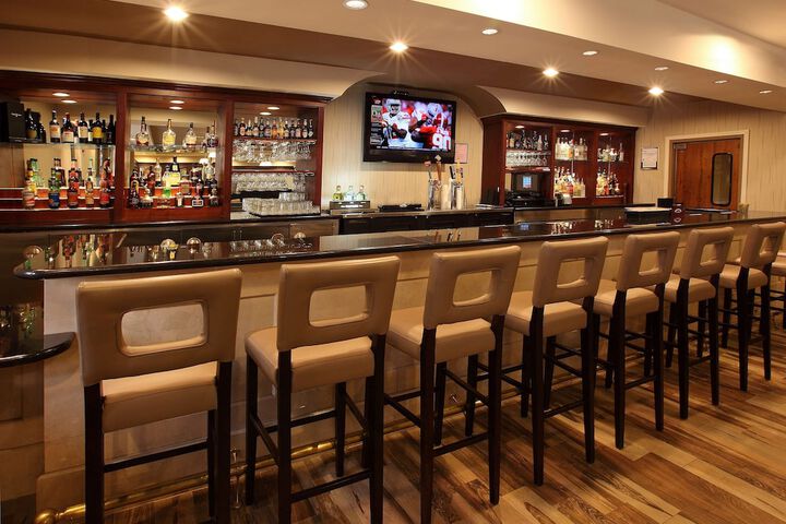Lounge 53 of 60