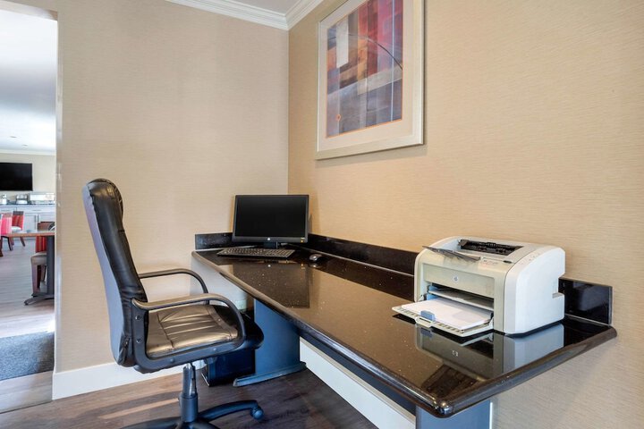 Business Center 34 of 34