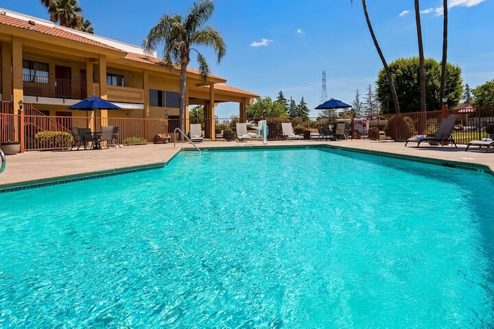 Pool 4 of 24