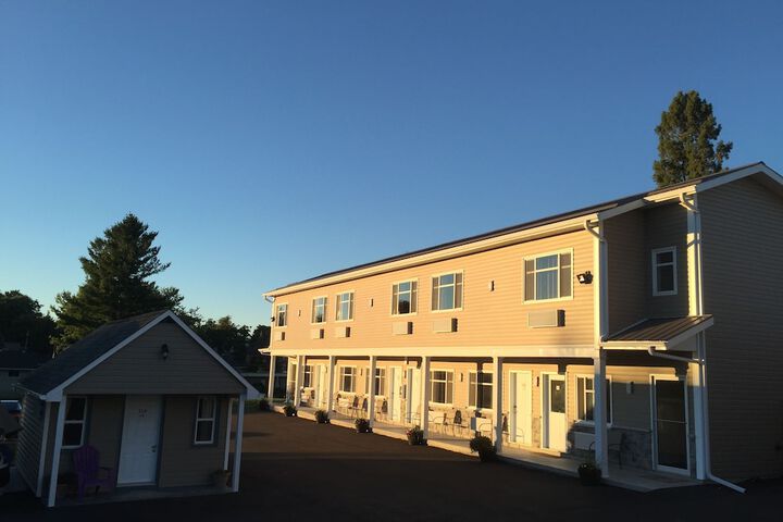 Hotel 11 of 62