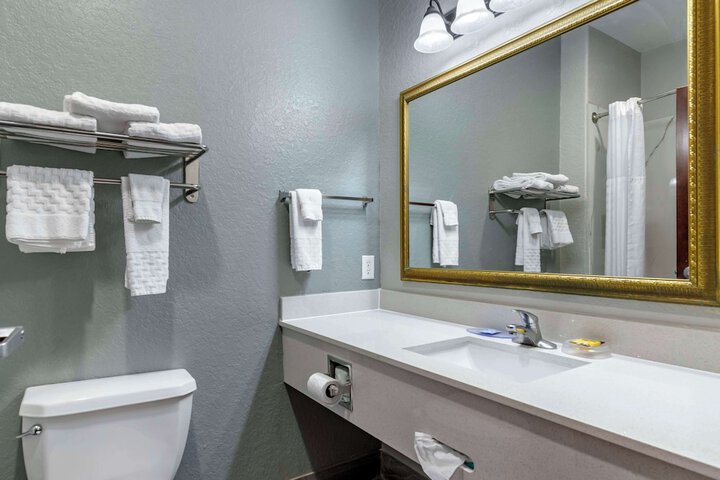 Best Western Plus Victoria Inn & Suites