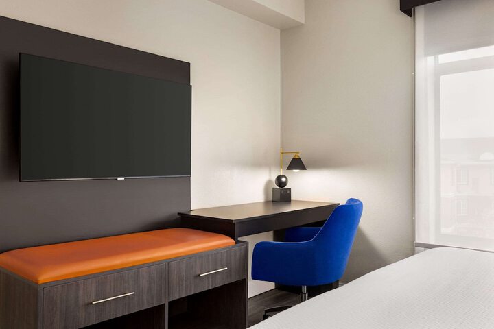 Room 12 of 36