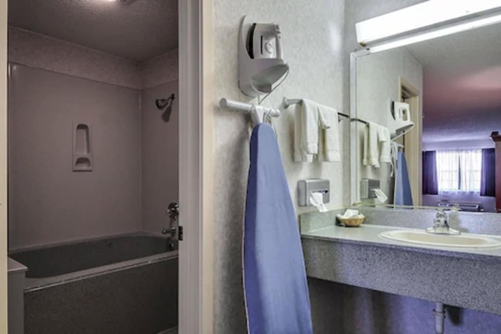 Room 9 of 23