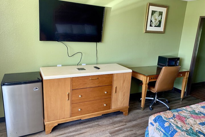 Room 5 of 10