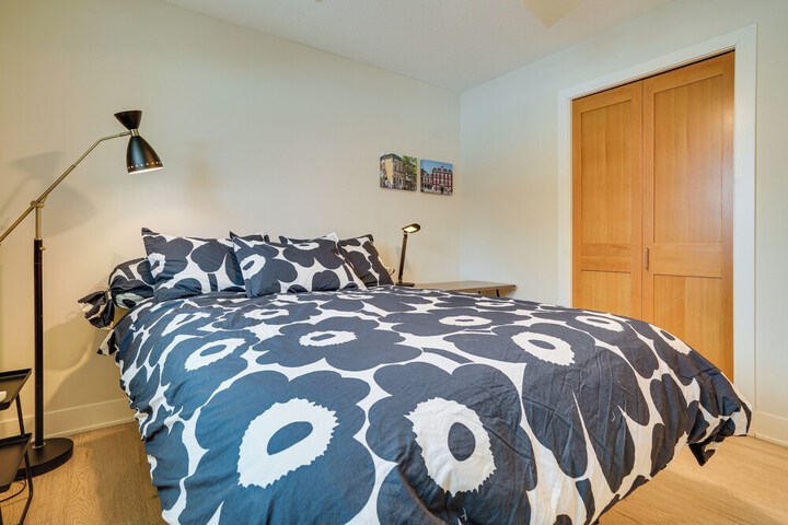1 Mi to Carleton College: Wfh-friendly Apartment