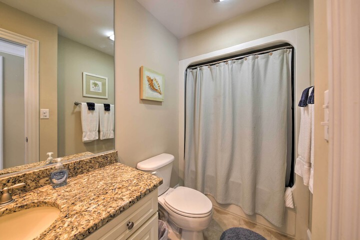 Manteo Waterfront Resort Home w / 30-ft Dock!