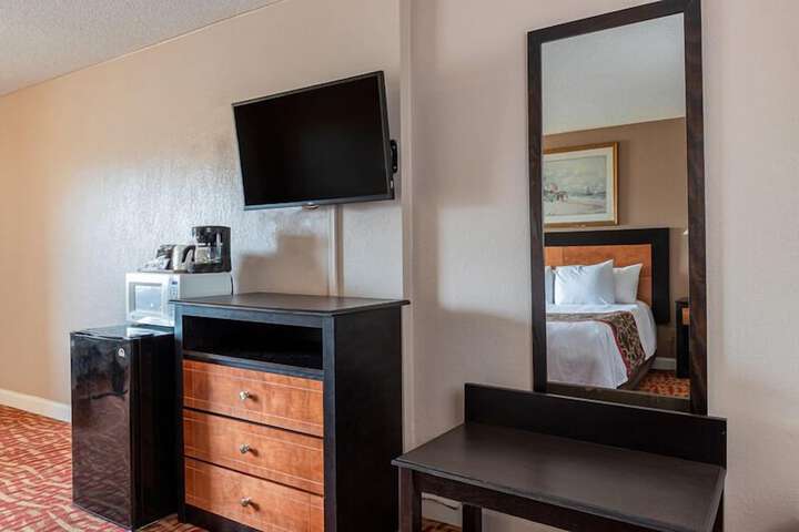 Room 28 of 28