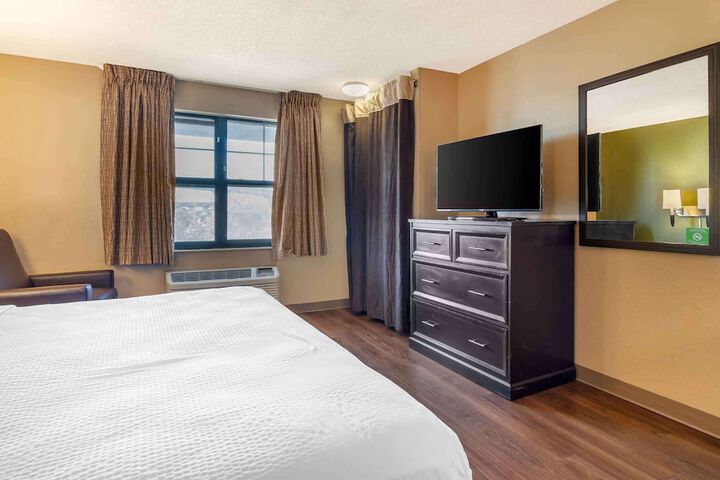 Room 30 of 33