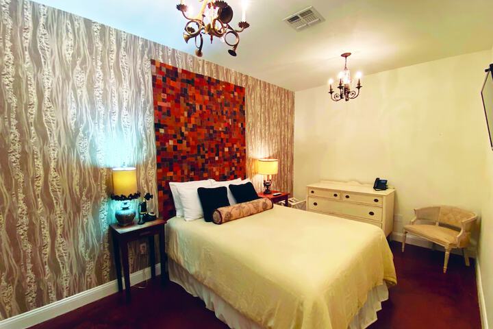 Room 12 of 25