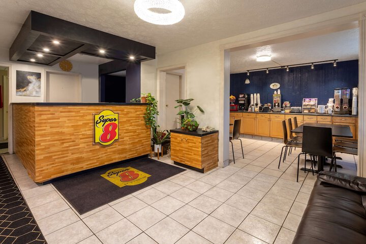 Super 8 by Wyndham Wooster