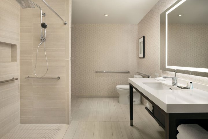 Room 46 of 104