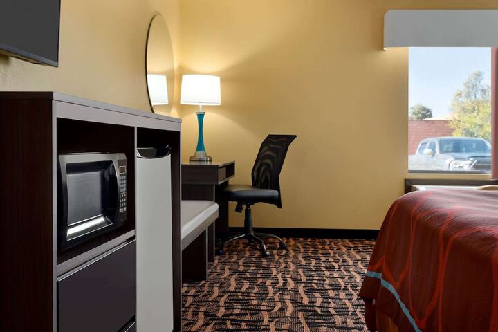 Room 27 of 34