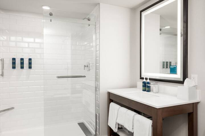 Four Points by Sheraton Kelowna Airport