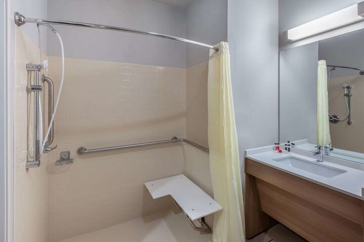 Room 15 of 19