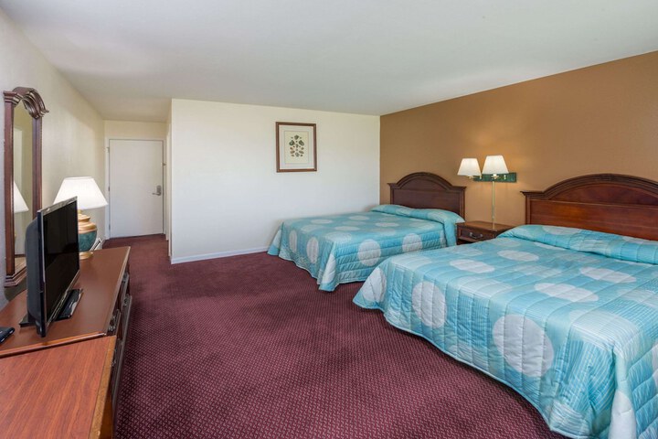 Room 11 of 16
