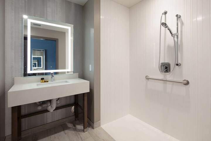 Room 18 of 47