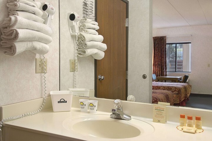 Room 15 of 19